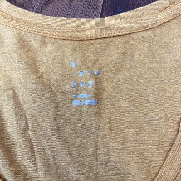 XS TEE - Picture 2 of 4